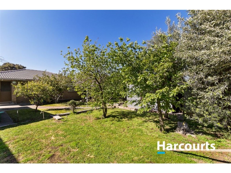 11 Huskisson Avenue, Lalor VIC 3075