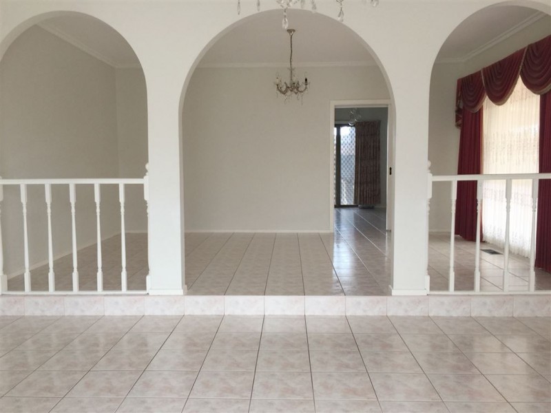 21 Lockwood Grove, Thomastown VIC 3074