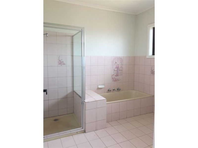 21 Lockwood Grove, Thomastown VIC 3074