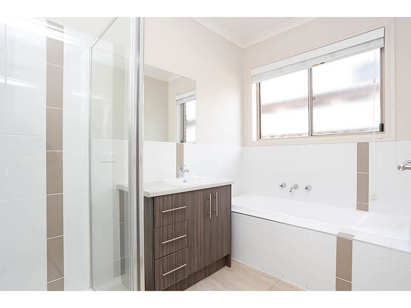 24 Alhambra Drive, Epping VIC 3076