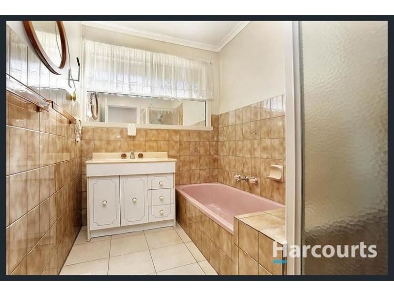 24 Currawong Avenue, Lalor VIC 3075