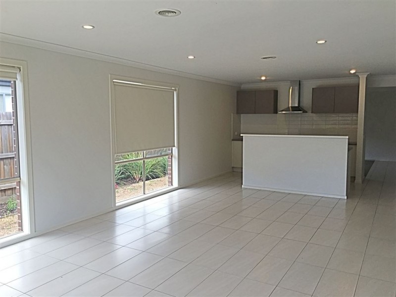 10 Succession Street, Doreen VIC 3754