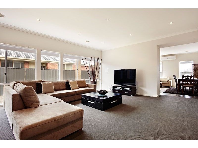 12 Kinglake Crescent, Craigieburn VIC 3064