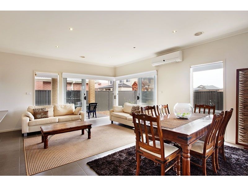 12 Kinglake Crescent, Craigieburn VIC 3064