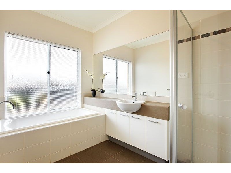 12 Kinglake Crescent, Craigieburn VIC 3064