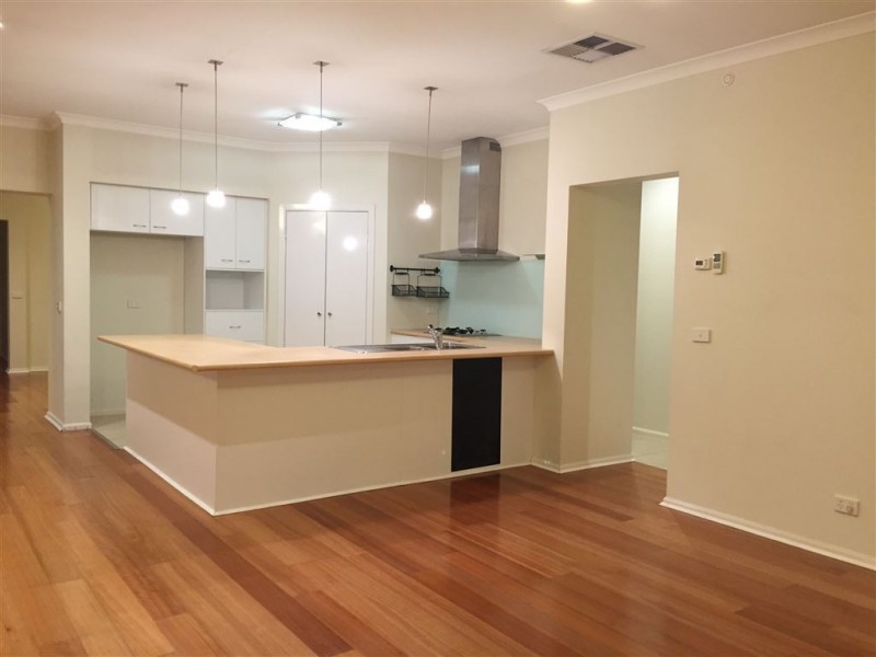 6 Greenfields Drive, Epping VIC 3076