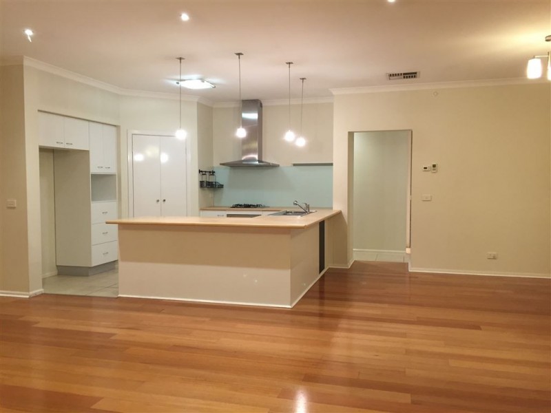 6 Greenfields Drive, Epping VIC 3076