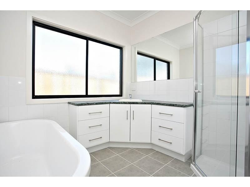 40 Thernholme Crescent, Doreen VIC 3754