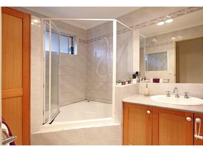 1 Swindon Court, Lalor VIC 3075