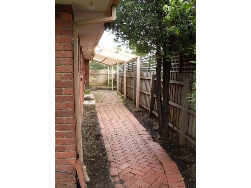 70 Prince Of Wales Avenue, Mill Park VIC 3082