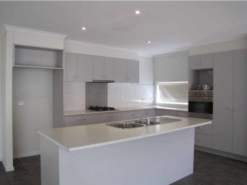 11 Gammage Boulevard, Epping VIC 3076