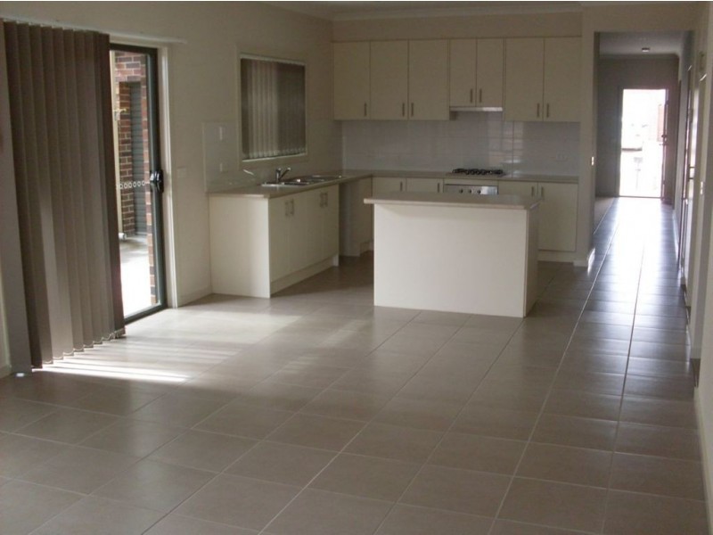 6 Clonard Crescent, Epping VIC 3076