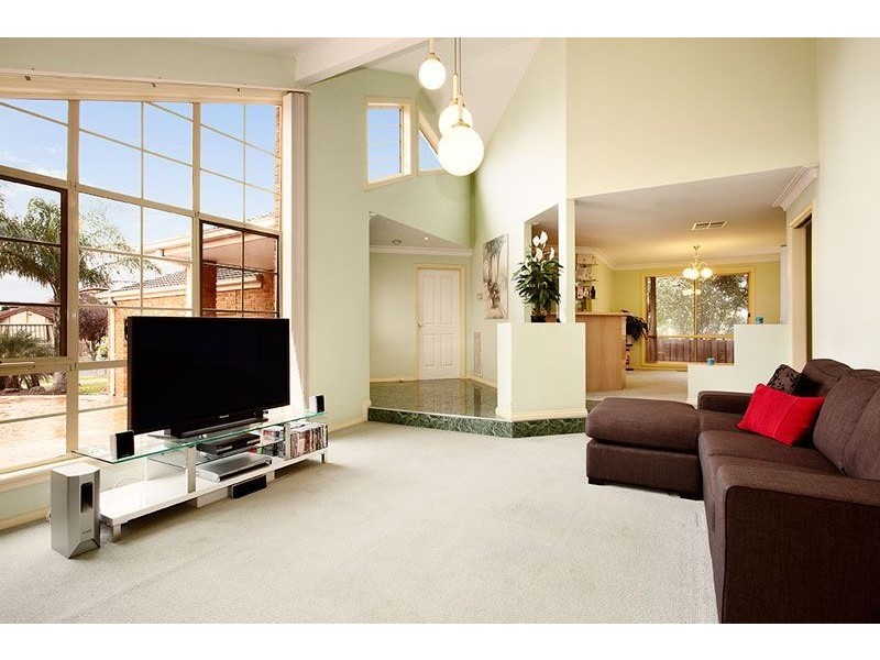 1 Bradley Drive, Mill Park VIC 3082