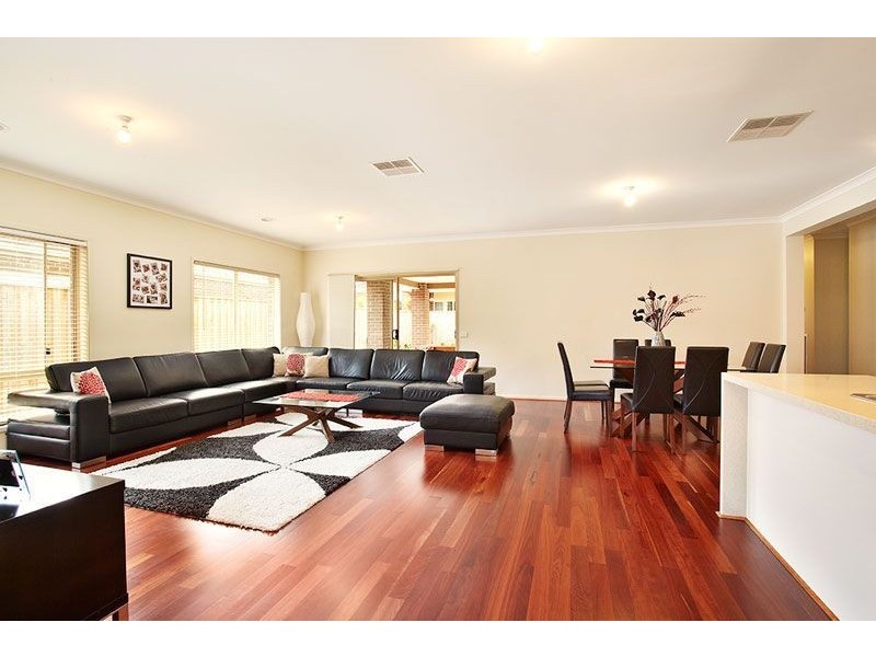 25 Inverloch Street, Epping VIC 3076