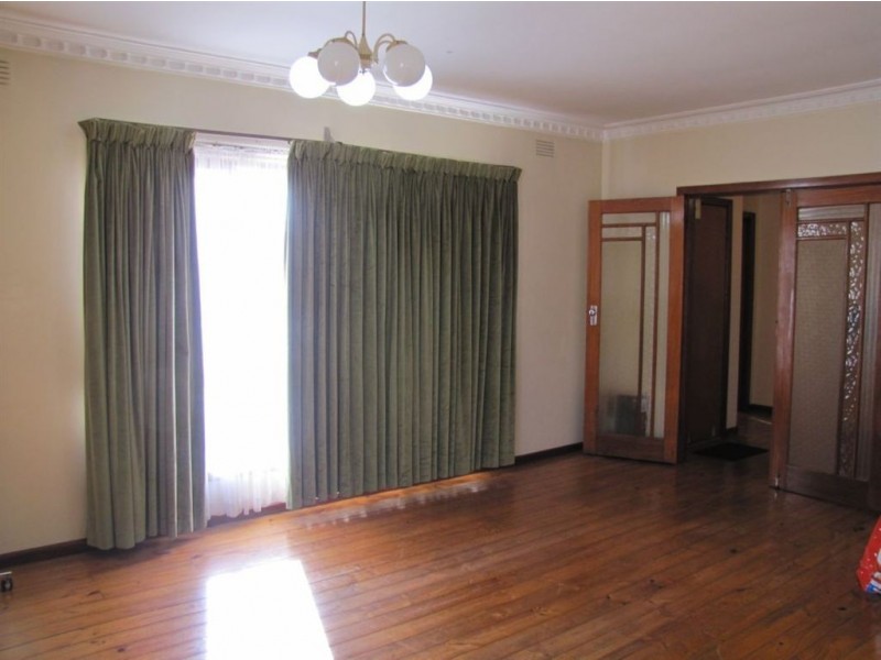 16 Pine Street, Thomastown VIC 3074