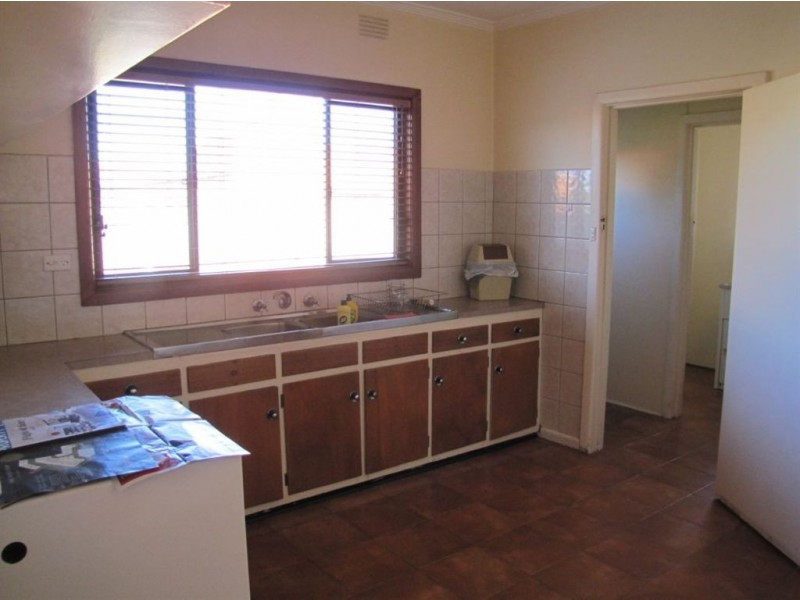 16 Pine Street, Thomastown VIC 3074