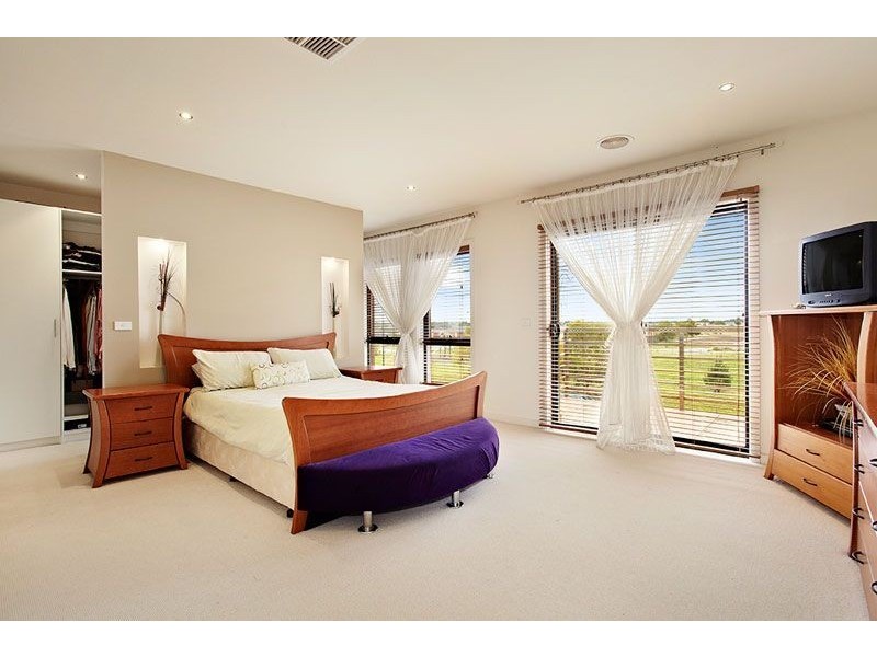 15 Charteris Grove, Epping VIC 3076