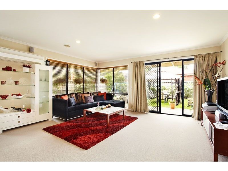 18 Red Oaks Way, South Morang VIC 3752