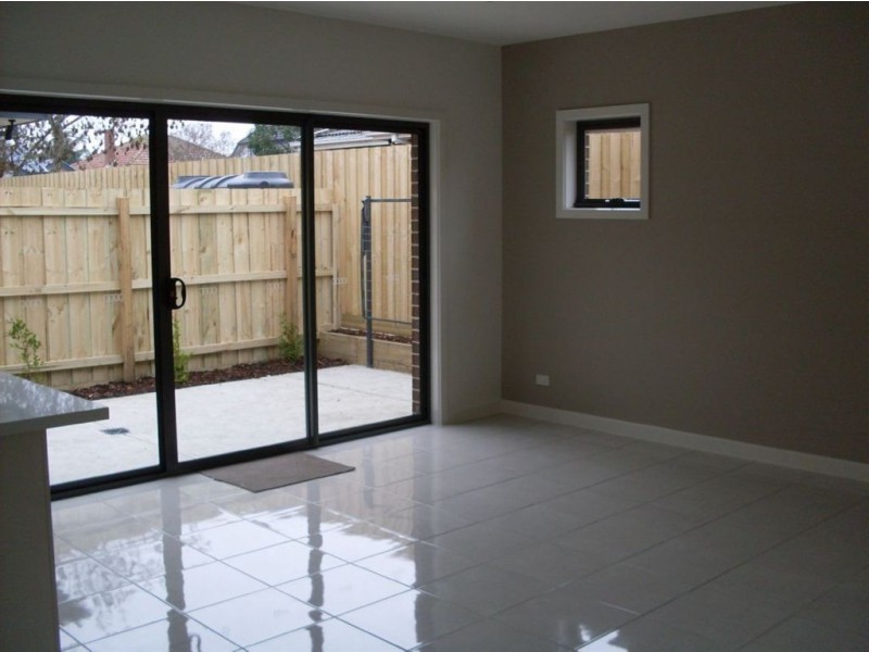 2/35 Barry Street, Reservoir VIC 3073