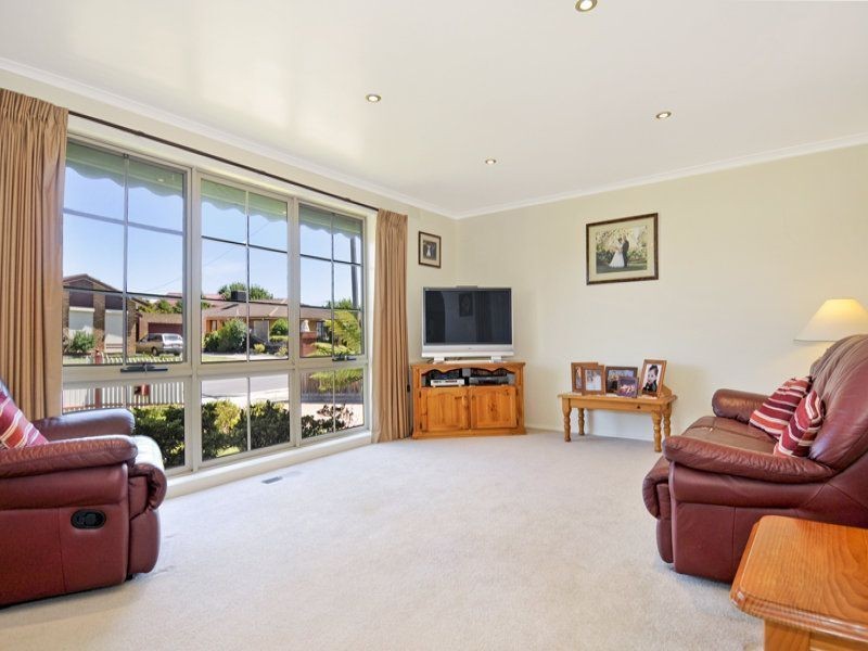 39 Bainbridge Close, Craigieburn VIC 3064
