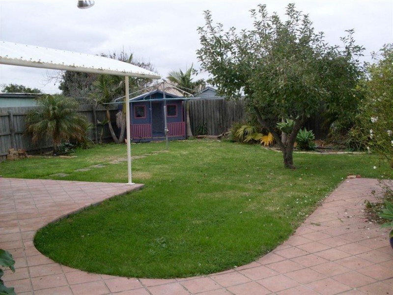 15 Bates Avenue, Thomastown VIC 3074