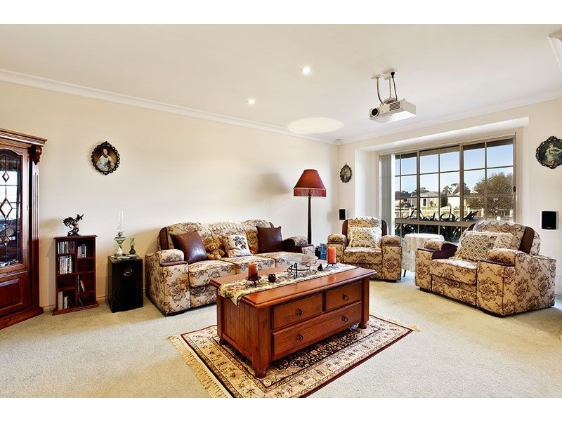 44 Twin River Drive, South Morang VIC 3752