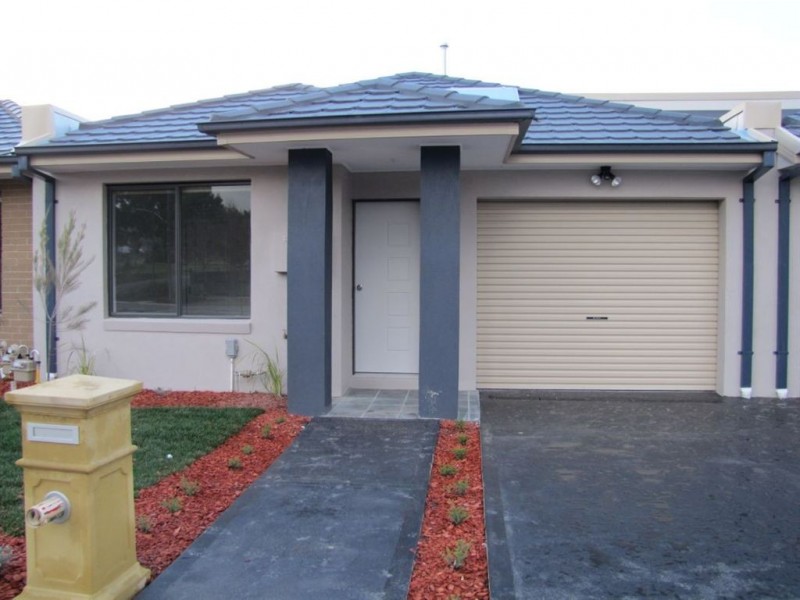 2/48 Lamour Avenue, South Morang VIC 3752