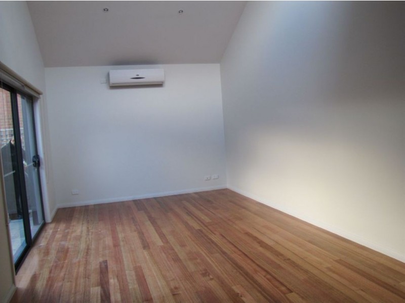 2/48 Lamour Avenue, South Morang VIC 3752