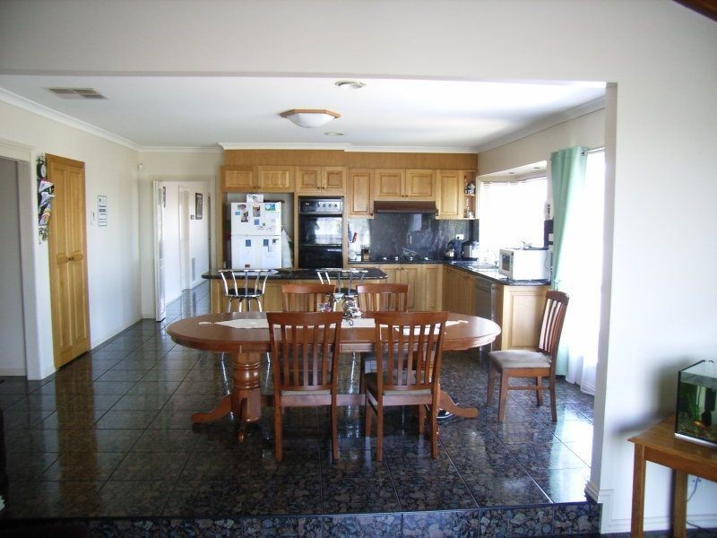 50 Benaroon Drive, Lalor VIC 3075