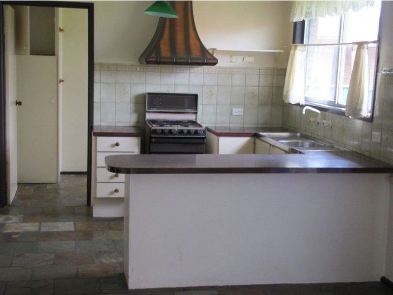 1 Brownlow Crescent, Epping VIC 3076