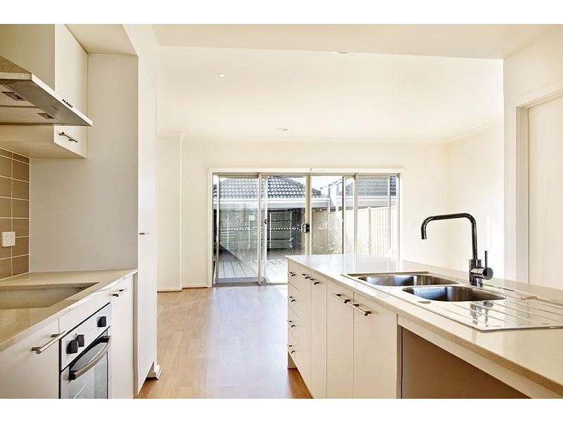 2/8 Moresby Court, Craigieburn VIC 3064