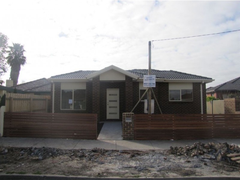 1/2 Lloyd Avenue, Epping VIC 3076