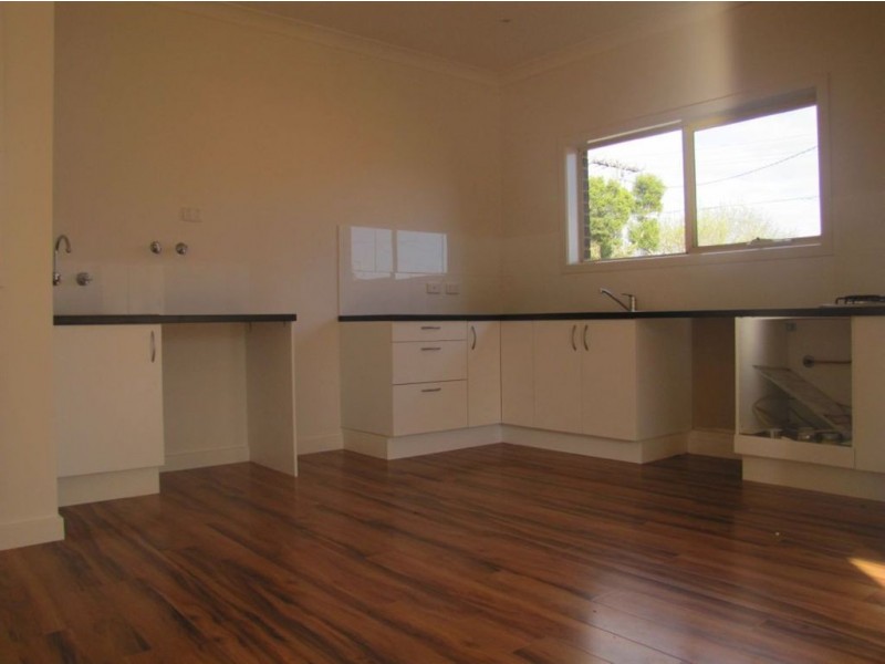 1/2 Lloyd Avenue, Epping VIC 3076