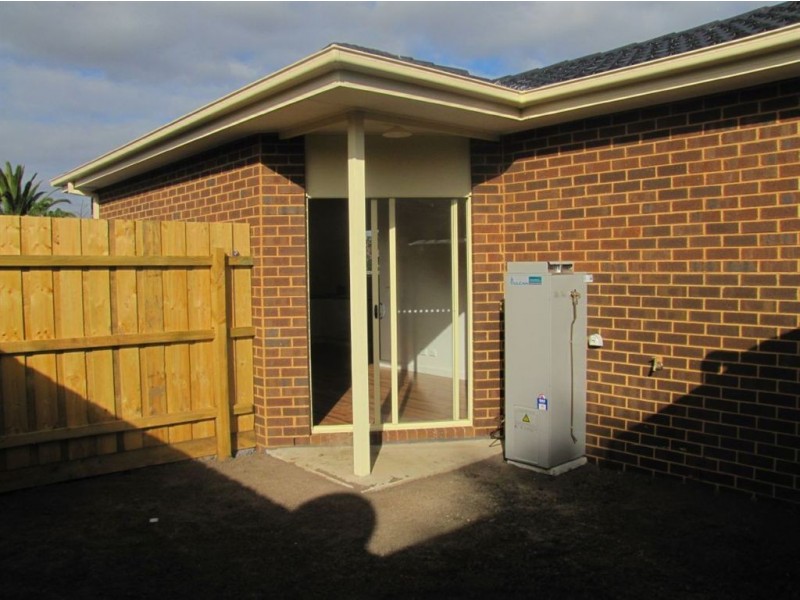 1/2 Lloyd Avenue, Epping VIC 3076