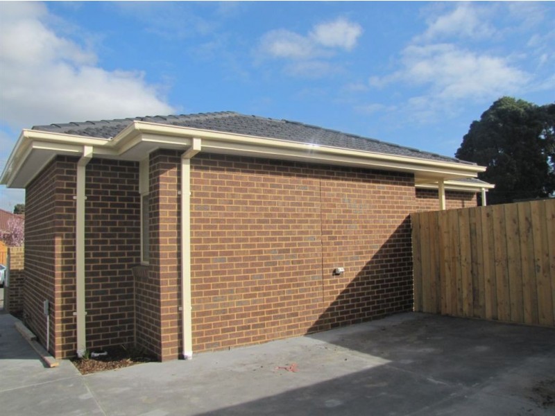 1/2 Lloyd Avenue, Epping VIC 3076