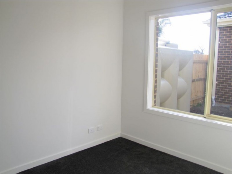 2/2 Lloyd Avenue, Epping VIC 3076