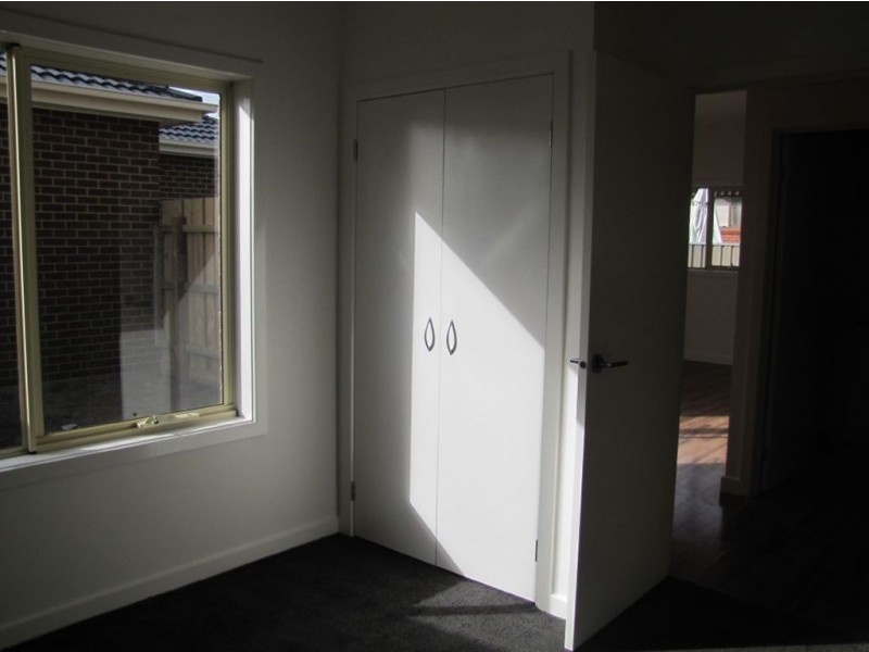 2/2 Lloyd Avenue, Epping VIC 3076