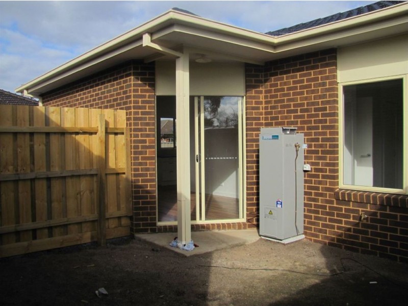 2/2 Lloyd Avenue, Epping VIC 3076