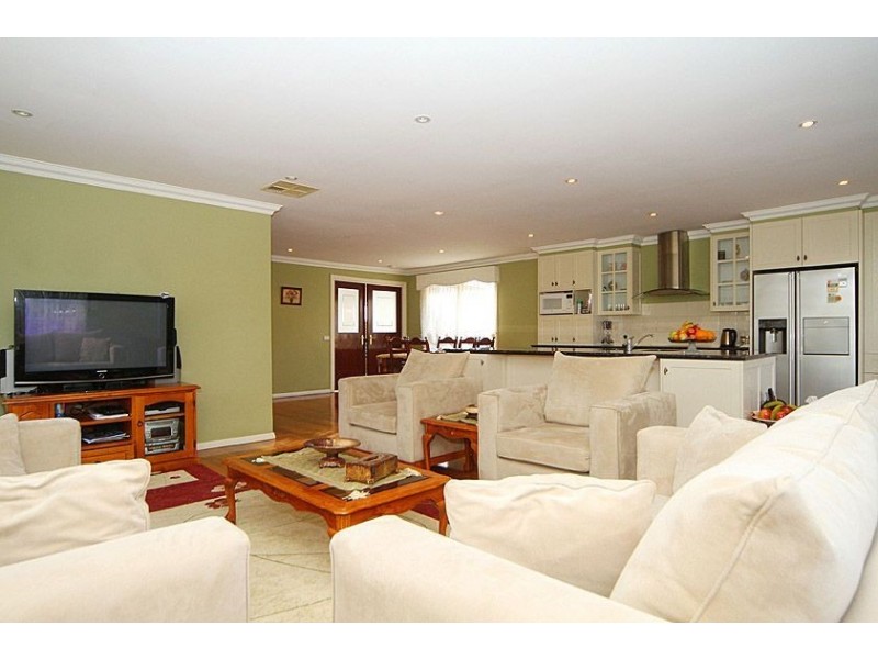 35 Pinetree Crescent, Lalor VIC 3075