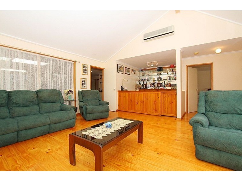 33 Newlyn Drive, Craigieburn VIC 3064