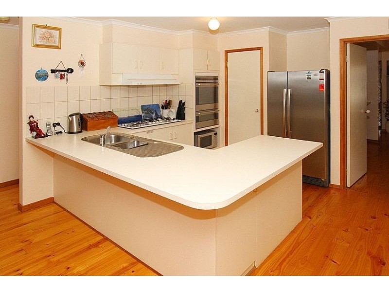 33 Newlyn Drive, Craigieburn VIC 3064