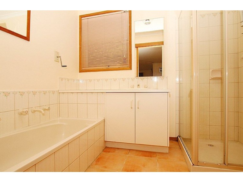 33 Newlyn Drive, Craigieburn VIC 3064