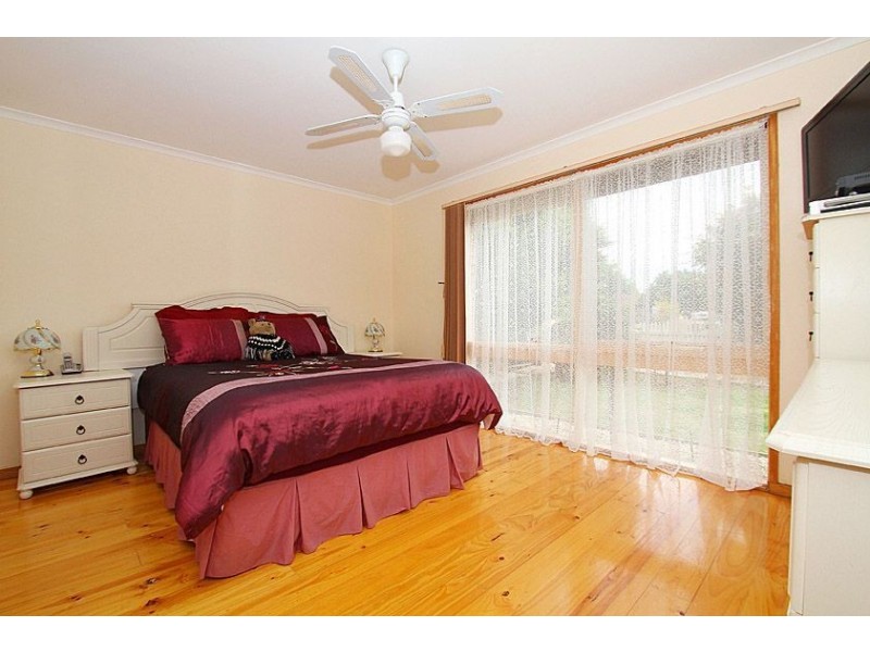 33 Newlyn Drive, Craigieburn VIC 3064
