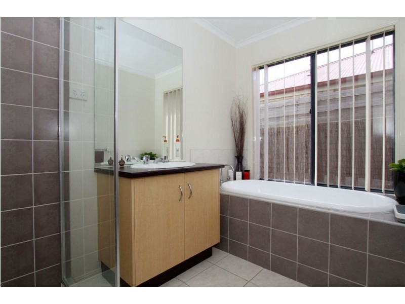 14 Sandpiper Way, South Morang VIC 3752