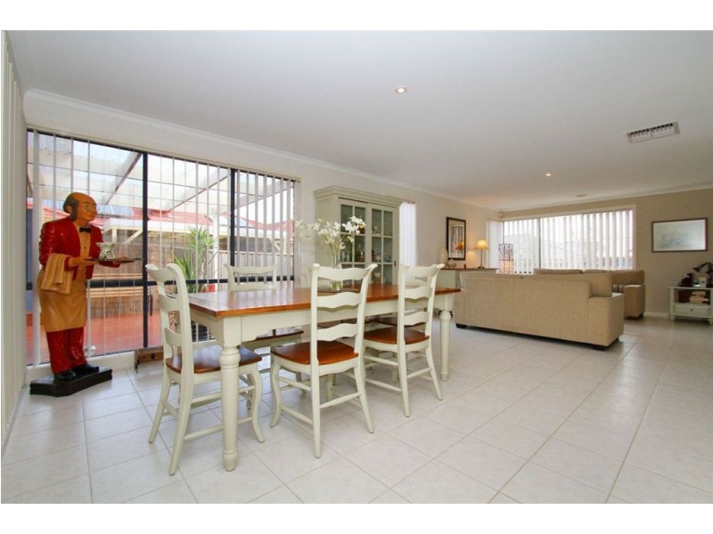 14 Sandpiper Way, South Morang VIC 3752