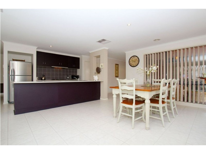 14 Sandpiper Way, South Morang VIC 3752