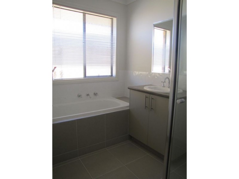 76 Mosaic Drive, Lalor VIC 3075