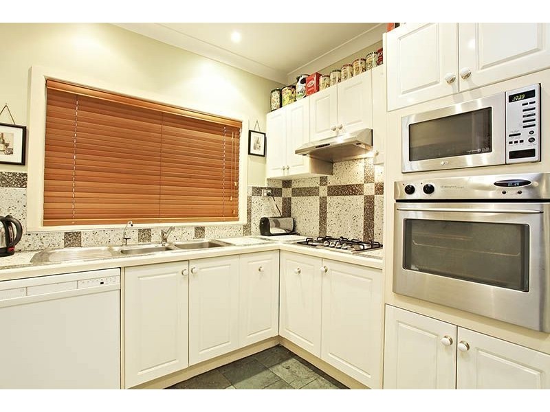 37 Lloyd Avenue, Reservoir VIC 3073