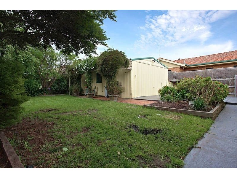 37 Lloyd Avenue, Reservoir VIC 3073