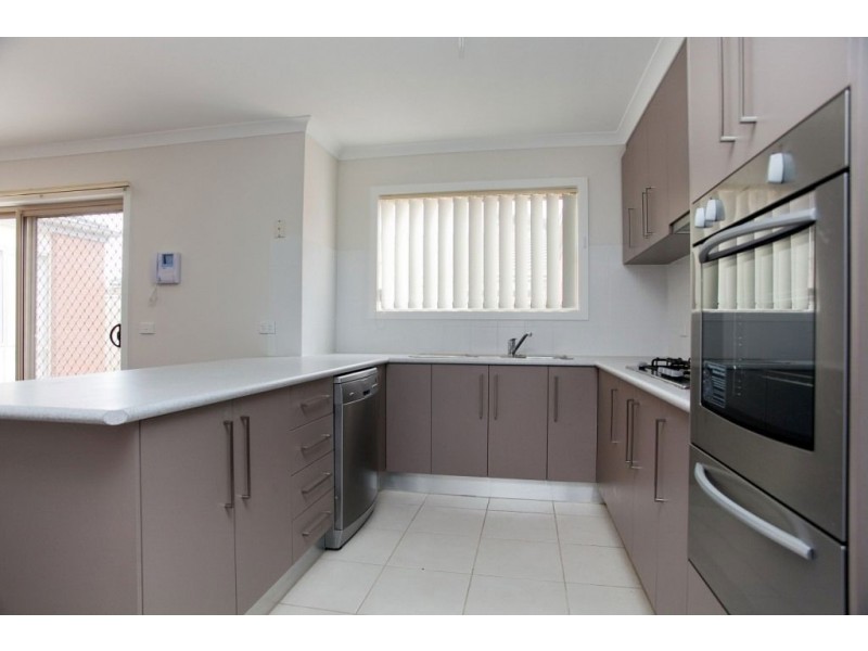 563 The Lakes Boulevard, South Morang VIC 3752
